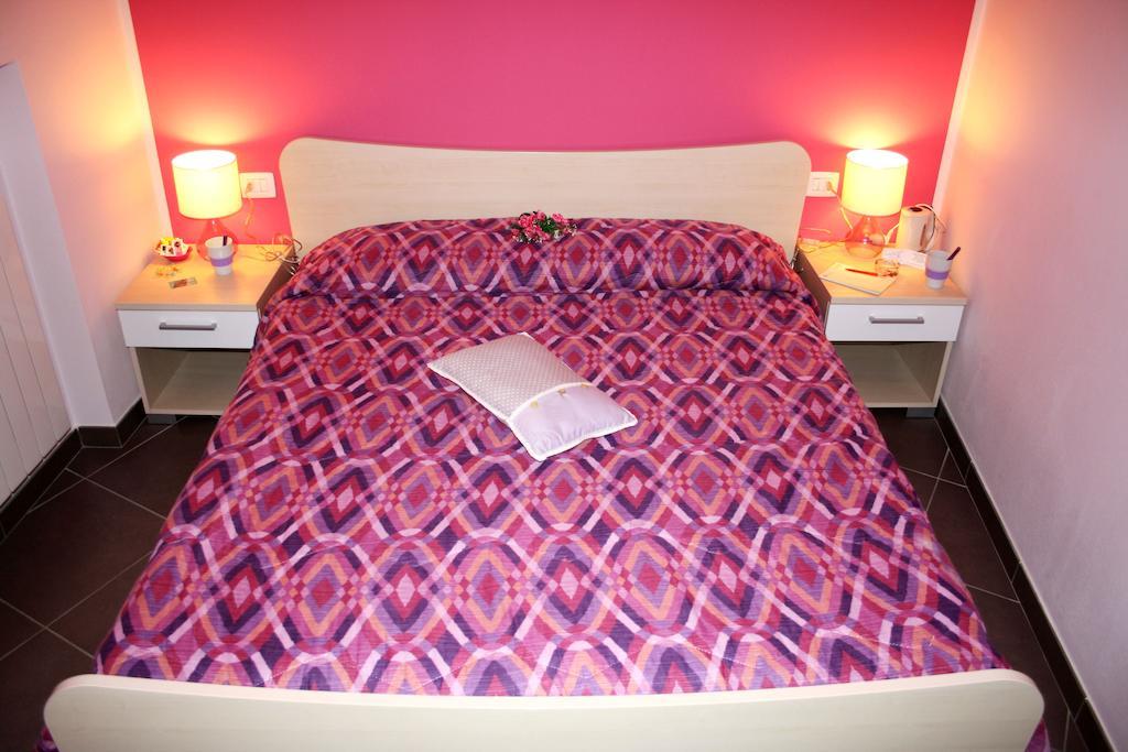 B&B Notte E Di Monasterolo del Castello Room photo
